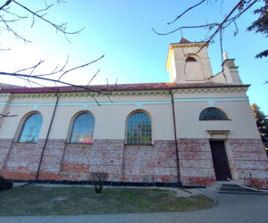 To jedno z najciekawszych miast w województwie łódzkim. W PRL-u stało się polską stolicą cebuli