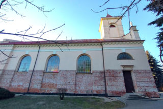 To jedno z najciekawszych miast w województwie łódzkim. W PRL-u stało się polską stolicą cebuli