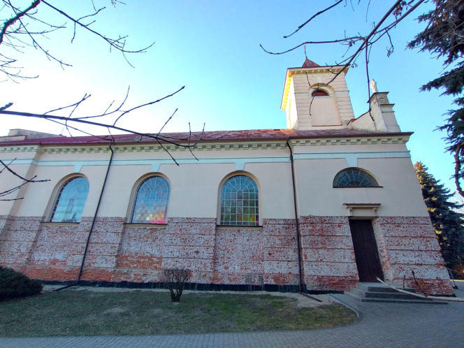 To jedno z najciekawszych miast w województwie łódzkim. W PRL-u stało się polską stolicą cebuli