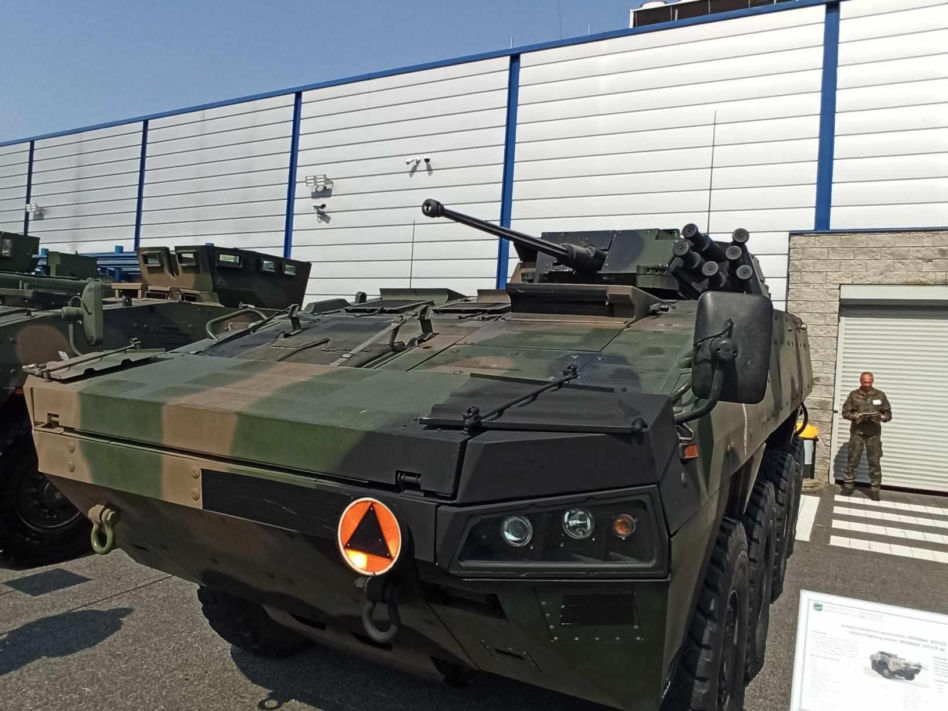 Kołowy transporter opancerzony "Rosomak" HITFIST-30