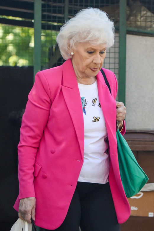Krystyna Loska ma 87 lat i prowadzi samochód