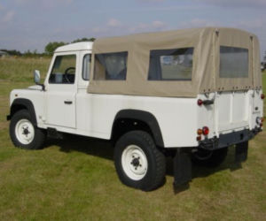 Land Rover Defender NATO