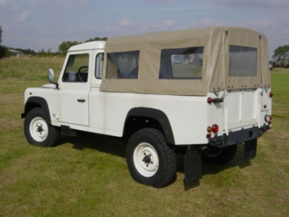 Land Rover Defender NATO