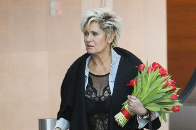 Ewa Kasprzyk w prześwitującej bluzce