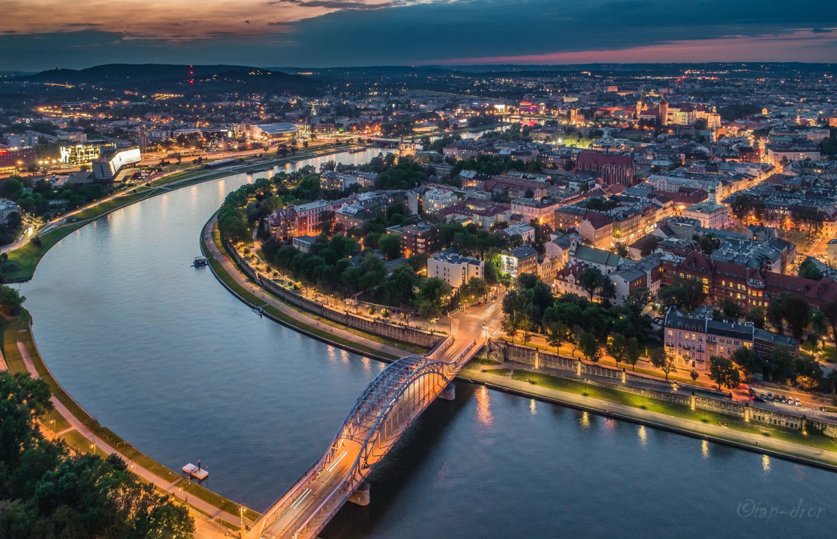 Kraków niczym Las Vegas. Takich zdjęć nocnego miasta jeszcze nie widziałeś