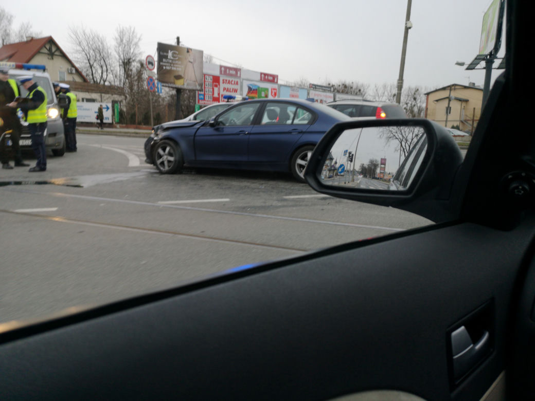 Zderzenie tramwaju i policyjnego bmw na ul. Fordońskiej w Bydgoszczy!