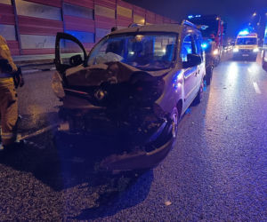 Wielka kraksa na Trasie Łazienkowskiej. Zgasł mu Opel, huknął w niego Renault