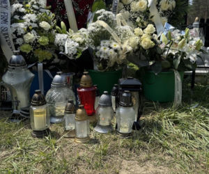 Tuż po 27-urodzinach na Łukasza spadł samolot. Przejmujący widok na grobie żołnierza. Dumnie służyłeś Ojczyźnie