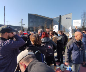 Protest pod siedzibą TZMO. Co dalej z Toruńskimi Zakładami Materiałów Opatrunkowych w Rosji?