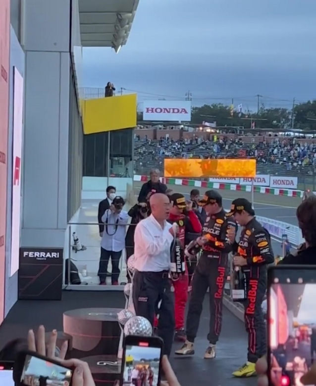 Bartosz Kurek z żoną na wyścigu F1 w Japonii