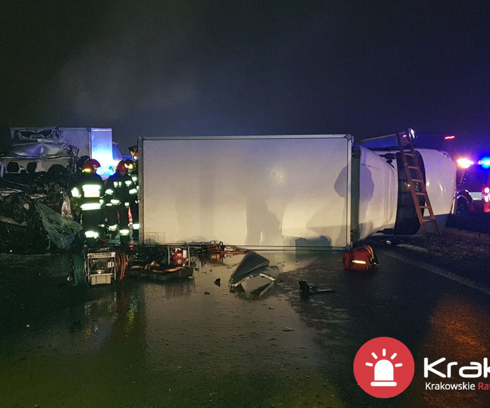 Karambol na A4. Nie żyje jedna osoba [ZDJĘCIA]
