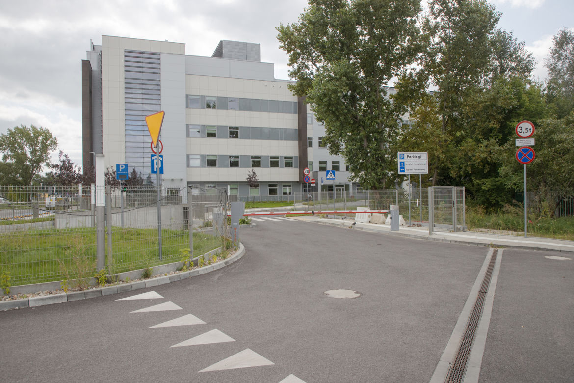 Skandal w Szpitalu Południowym. Urządzili siłownię zamiast izolatki dla pacjentów