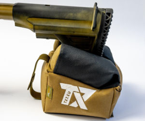 Haitański Krawiec szyje świetne worki strzeleckie