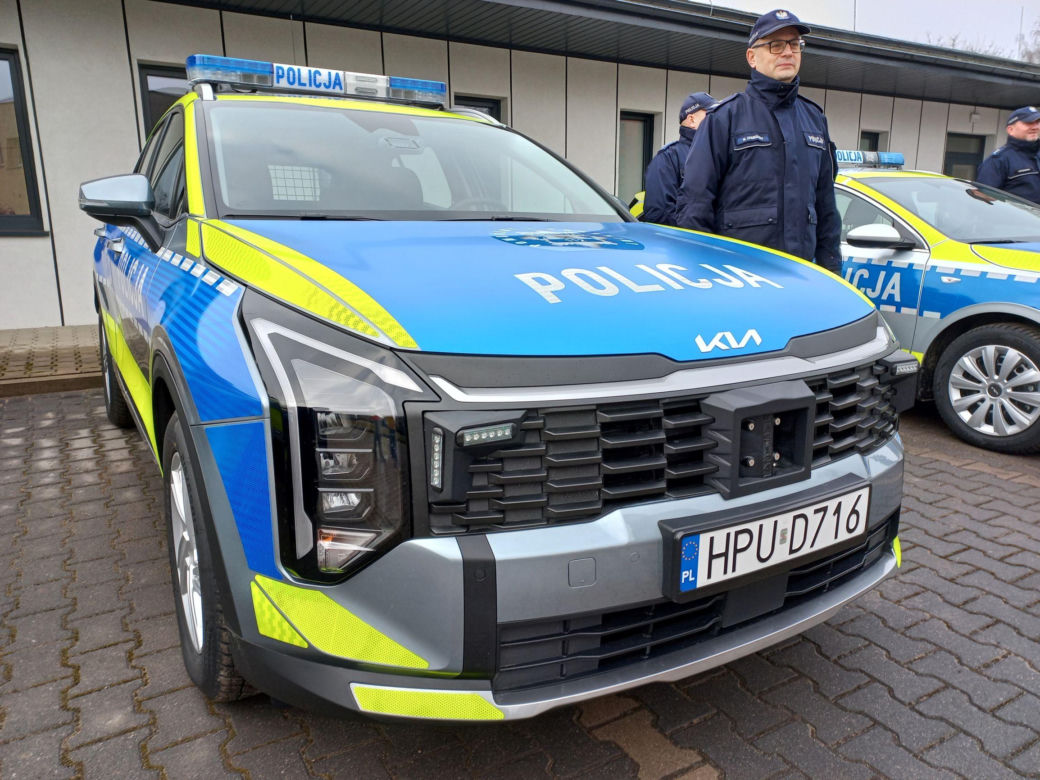 Trzy nowe radiowozy dla policji w Lesznie. Od kogo i do czego?
