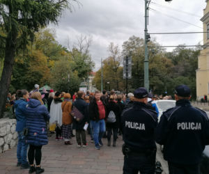 Protest przed krakowską kurią