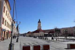 Rynek Kościuszki w Białymstoku przyciąga tłumy. To miejsce tętni życiem o każdej porze roku
