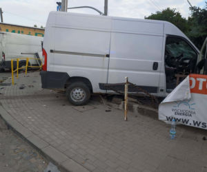 Wypadek w Knyszynie. Zderzenie dwóch busów zablokowało skrzyżowanie [ZDJĘCIA]