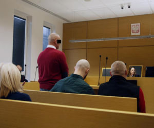 Spadł z noszy w drodze do szpitala, nie przeżył. Medycy oskarżeni o śmierć Ryszarda