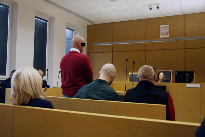 Spadł z noszy w drodze do szpitala, nie przeżył. Medycy oskarżeni o śmierć Ryszarda