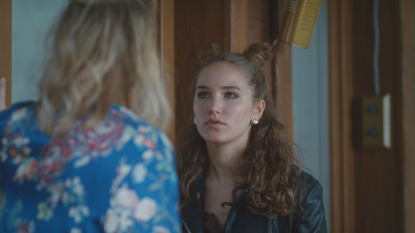 Komisarz Mama, odcinek 3, Maria (Paulina Chruściel), Eliza (Julia Karpińska)
