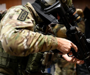 Policja rozbiła grupę handlującą narkotykami. Zatrzymano 12 osób