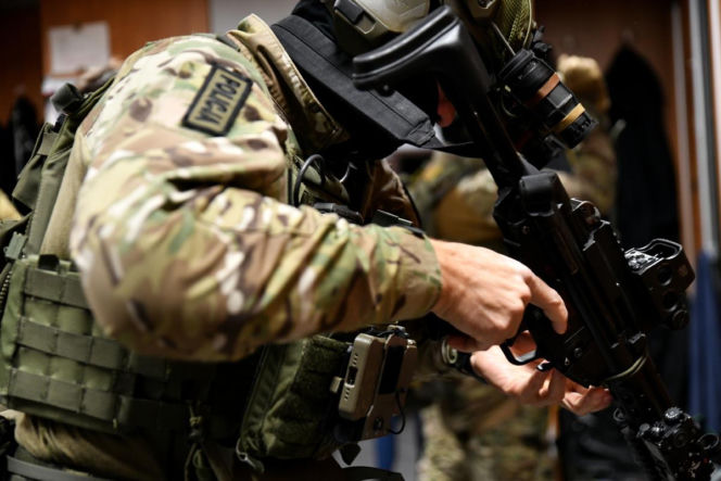 Policja rozbiła grupę handlującą narkotykami. Zatrzymano 12 osób