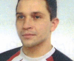 Ci mężczyźni mają lepkie ręce! Złodzieje z Bydgoszczy poszukiwani przez policję [ZDJĘCIA]