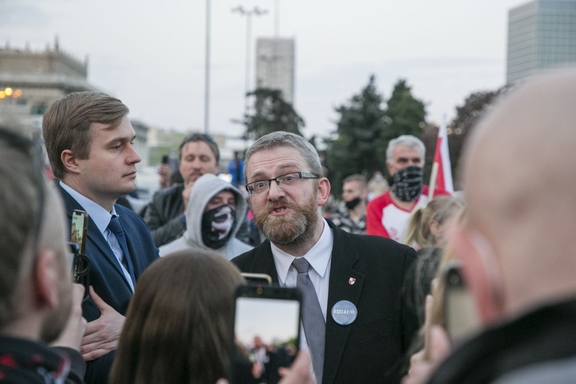Braun straci majątek za nienoszenie maseczki w Sejmie!