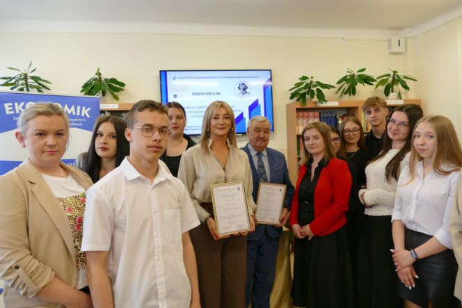 Debata szkolna w ramach programu Złote Szkoły NBP w Ekonomiku