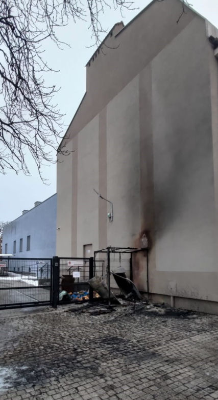 Łódź. Lodówka społeczna Caritasu spłonęła. "Komuś bardzo przeszkadzała" 