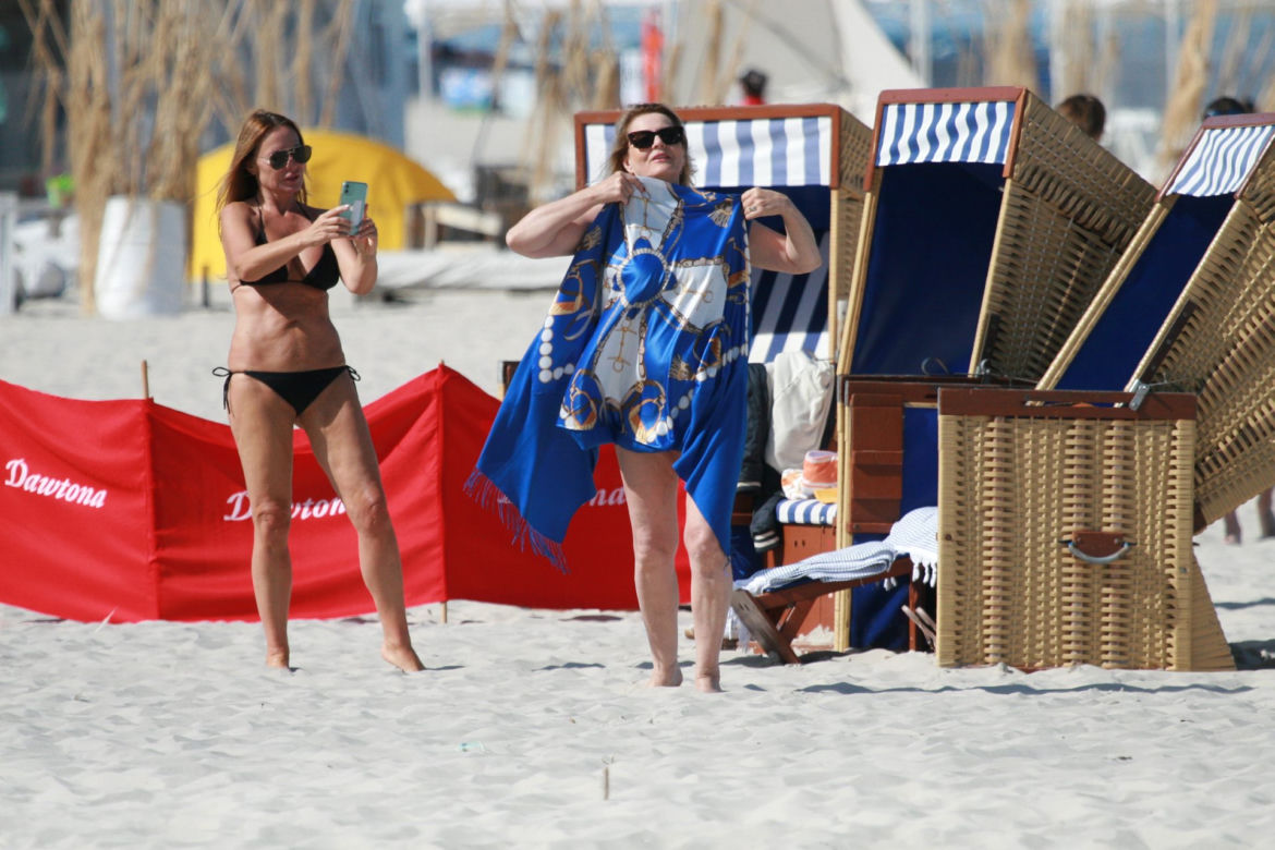 Grażyna Szapołowska na plaży