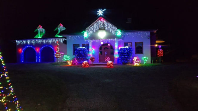 Magia Świąt w Świętokrzyskiem. Gdzie szukać najpiękniej oświetlonych domów? Rzepin i gmina Pawłów skradły show!