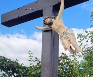 Łomem zniszczył figurę Jezusa we Wrocławiu. Tłukł jak oszalały