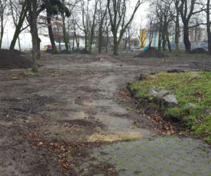 Tu na razie jest... Trwa modernizacja dwóch parków miejskich w Lesznie 