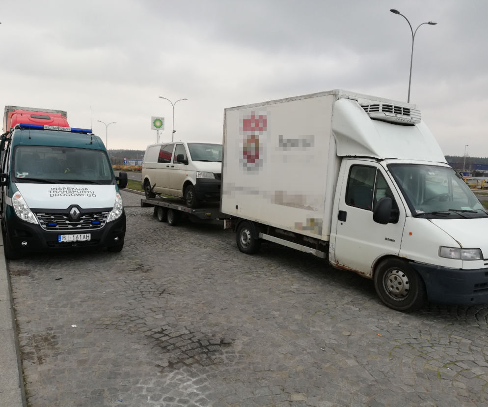 Kategoria lekka zdecydowanie za ciężka. Dostawczak z busem na lawecie był przeciążony o blisko 3 tony