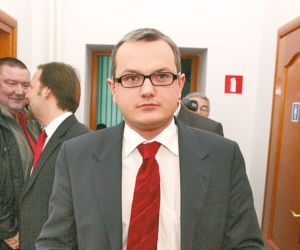 Pożyczył kasę od kolegi, kupował działki
