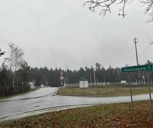 Uszkodzona trakcja i wybita szyba w pociągu. Służby badają tajemnicze zdarzenie