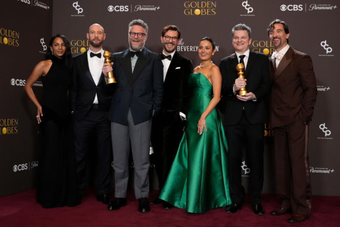 Pamela znów jest blondynką! Zobacz kreacje ze Złotych Globów