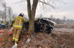 Wypadek pod Iławą. Mitsubishi roztrzaskało się na drzewie! Pięć osób rannych, w tym jedna walczy o życie