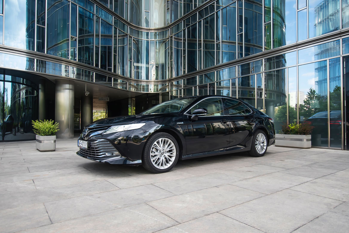 Toyota Camry 2.5 Hybrid Dynamic Force 218 KM e-CVT Executive