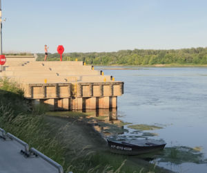 Bardzo niski stan Wisły w Fordonie w Bydgoszczy. Do rekordu brakuje kilkunastu centymetrów