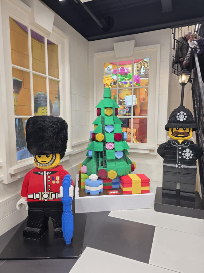 Jest rozmach! - tak polscy turyści oceniają świąteczny jarmark w Londynie. Kramy stoją też przy słynnym London Eye – z widokiem na Big Bena. Zobaczcie nasze zdjęcia!