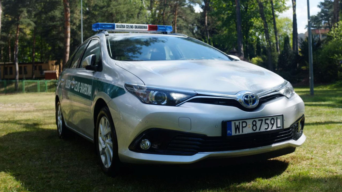 Krajowa Administracja Skarbowa ma nowe hybrydowe i elektryczne radiowozy
