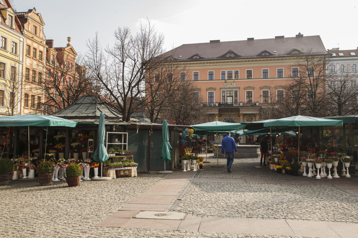 Nowe znaki  "flowers & ride" na pl. Solnym we Wrocławiu