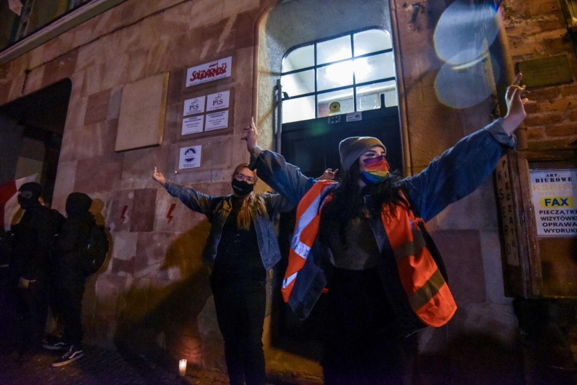 Strajk kobiet w Toruniu. Tańce, straż pod kościołem i wiele więcej - środa (28.10.2020)