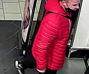 Zabrał drogi perfum ze sklepu i nie zapłacił! Szuka go policja z Bydgoszczy