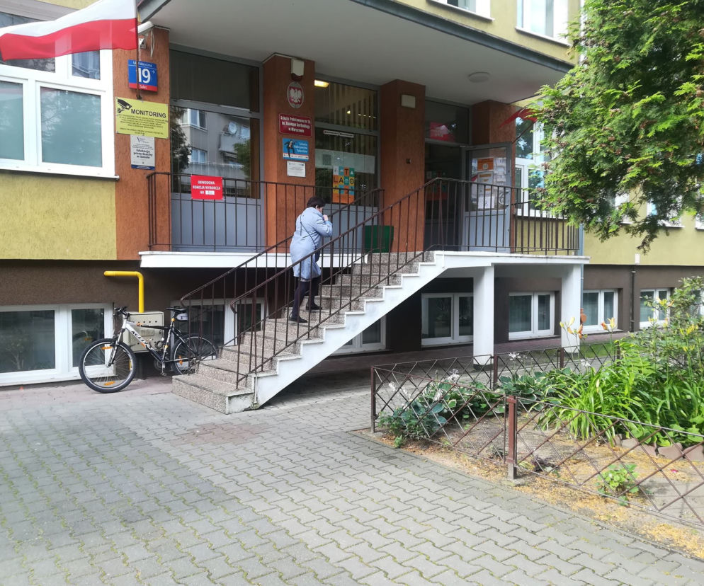 II tura wyborów prezydenckich w Warsszawie - komisja wyborcza o 7 rano