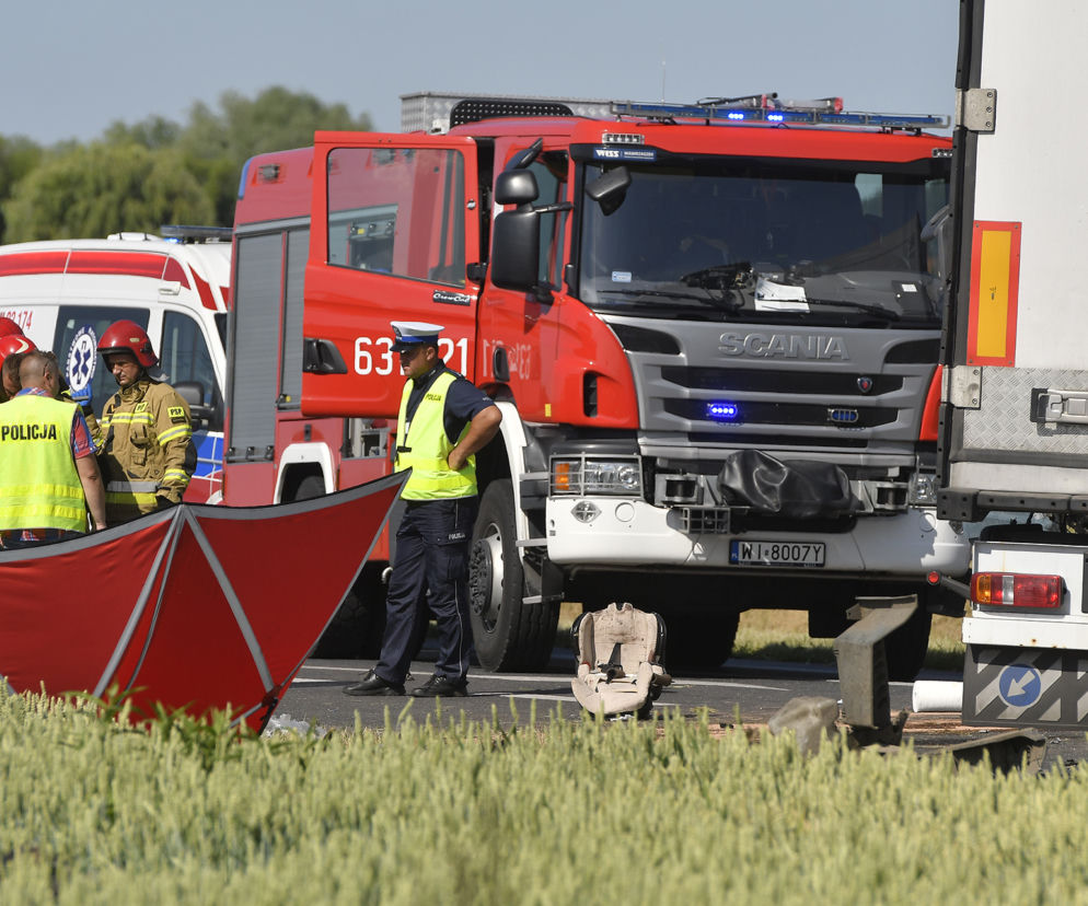 Elżbietów. Potworny wypadek pod Sochaczewem. Nie żyje pięć osób