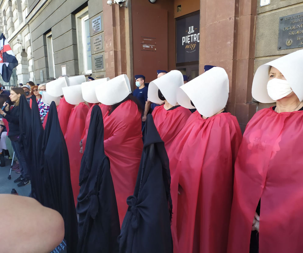Kobiety strajkują przeciwko legalizacji przemocy domowejq
