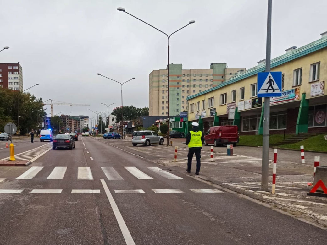 Fatalne potrącenie na przejściu dla pieszych przy ul. Wyszyńskiego. Kobieta trafił do szpitala [ZDJĘCIA]